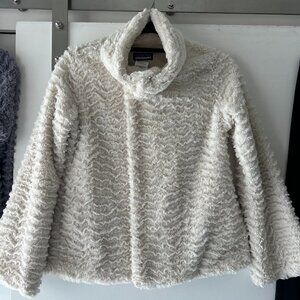 Patagonia cream jacket - super cosy - roomy fit XS